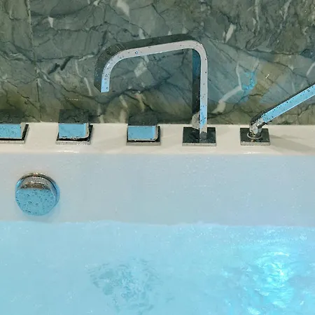 Lavie Maison Central Marais Ac Hot Tub